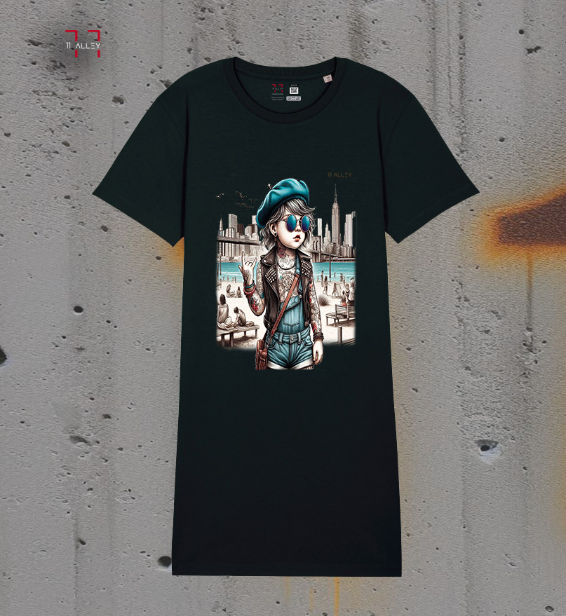 Vestido original algodon organico personalizado con una niña en la playa sacando cuernos con la mano