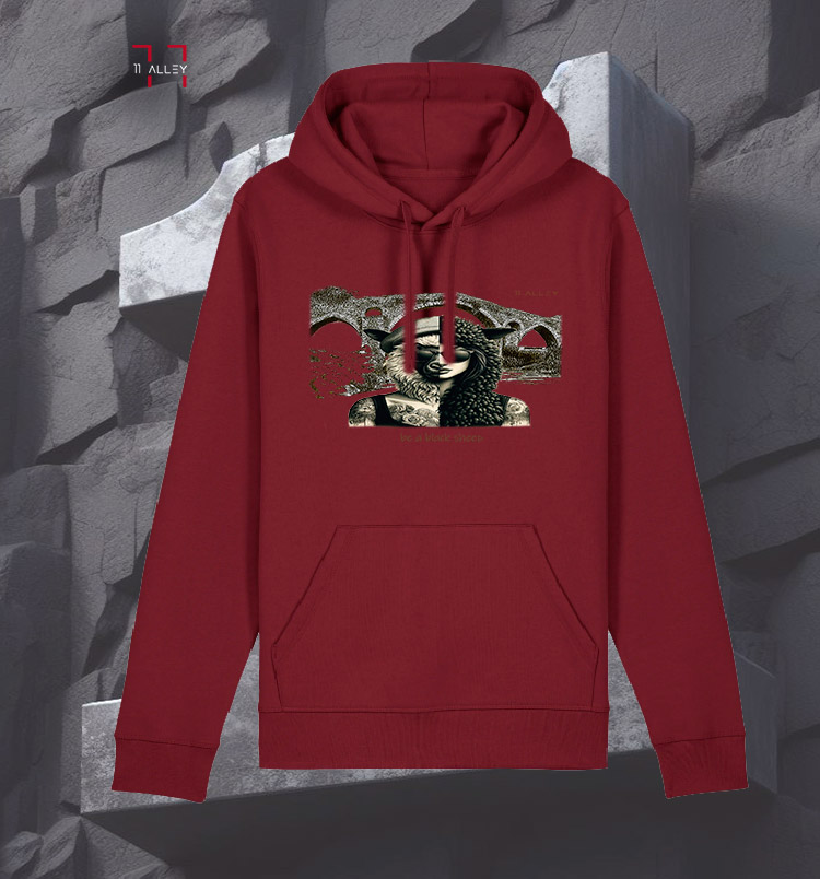 Sudadera original personalizada algodón organico con bolso frontal impresión digital por un lado de MUJER OVEJA NEGRA puente romano de asturias