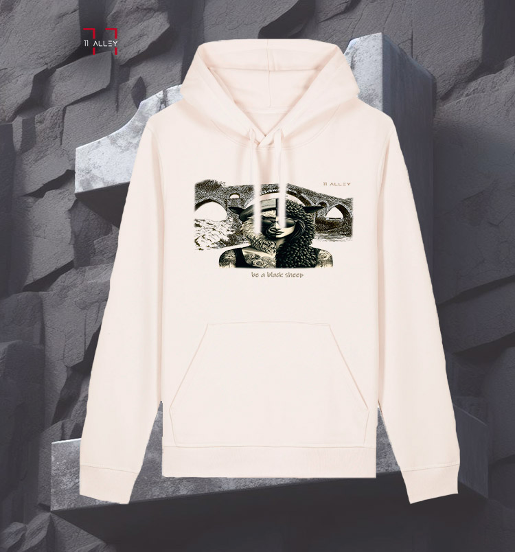 Sudadera original personalizada algodón organico con bolso frontal impresión digital por un lado de MUJER OVEJA NEGRA puente romano de asturias