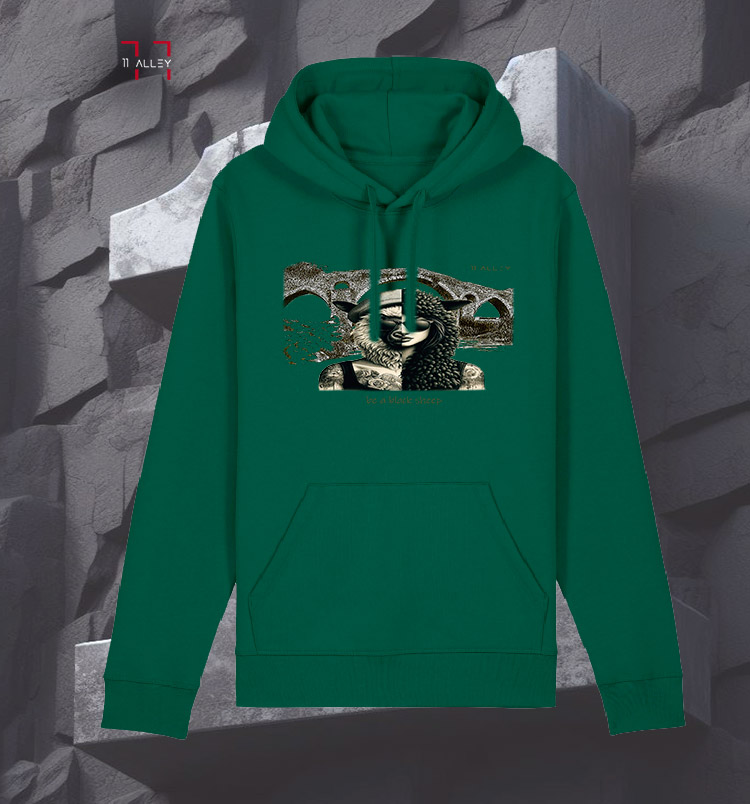 Sudadera original personalizada algodón organico con bolso frontal impresión digital por un lado de MUJER OVEJA NEGRA puente romano de asturias
