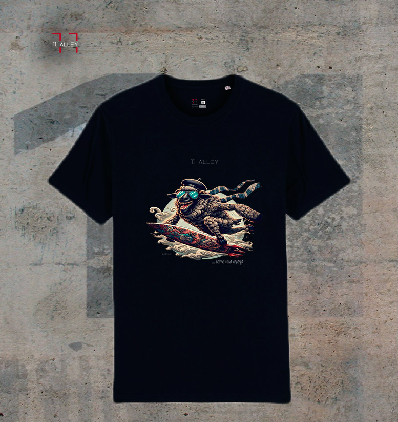 Camiseta original personalizada en algodon organico con una oveja loca volando