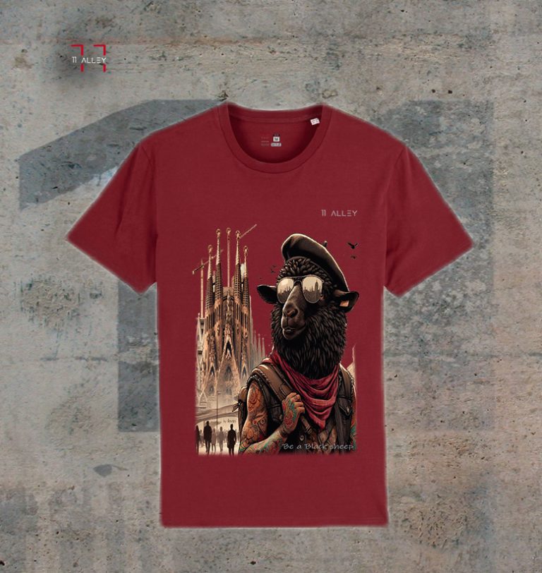 Camiseta original algodon organico de la Sagrada Familia de Barcelona y una oveja negra